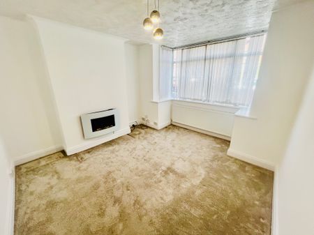 3 bedroom house to rent Lower Wortley Road, Leeds, West Yorkshire, LS12 - Photo 5