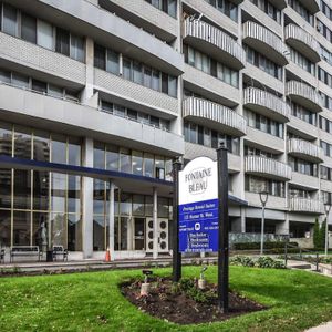 The Fontainebleau Apartments - Photo 3