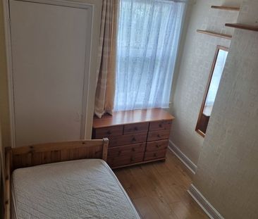 Room in a Shared House, Essex Road, IG11 - Photo 3