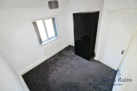 2 bedroom semi-detached house to rent - Photo 3