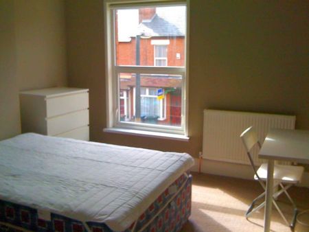 4 bedroom terraced house to rent - Photo 2
