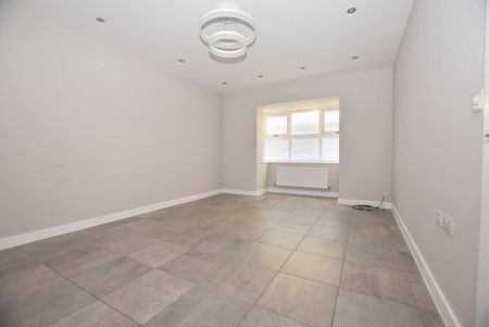 4 bedroom House To Let - Photo 3