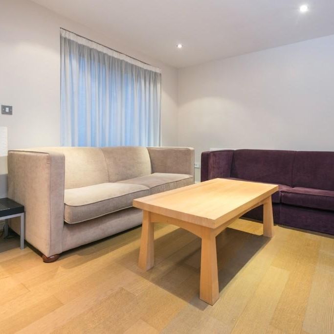 2 bedroom mews to rent - Photo 1