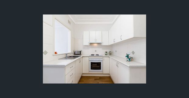 🌿 Charming 3-Bedroom Cottage in a Convenient Location – $670 per week - Photo 1