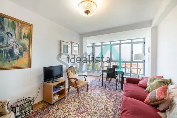 Alquiler de piso en Calle Arzobispo Guisasola - Photo 1