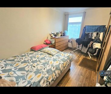 3 bedroom semi-detached house to rent - Photo 6