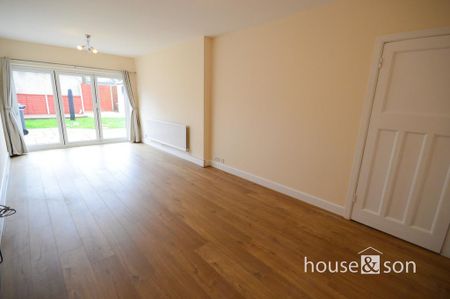 3 bedroom detached house to rent - Photo 2