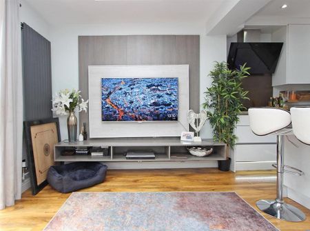 4 bedroom terraced house to rent - Photo 3