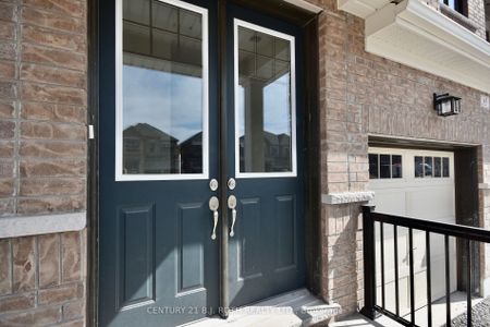 Detached Home For Lease | S8144846 - Photo 4