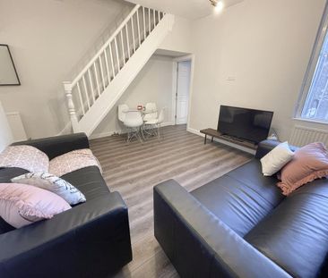 4 bedroom terraced house to rent - Photo 3