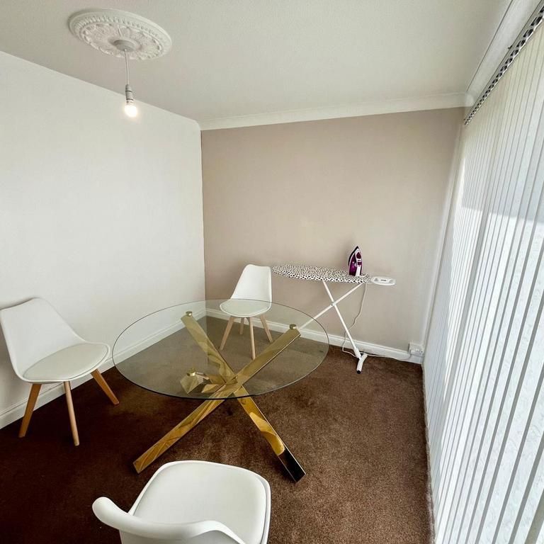 4 bedroom terraced house to rent - Photo 1