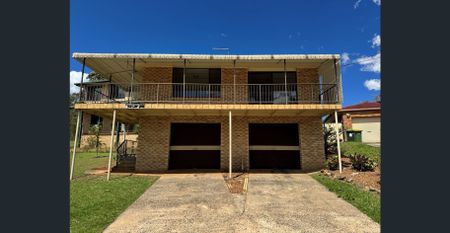 3 BRM BRICK & TILE GOONELLABAH DUPLEX - Photo 2