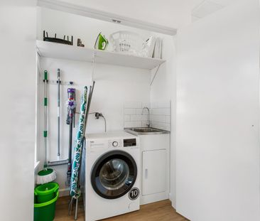 FULLY FURNISHED APARTMENT AVAILABLE 1st April 2025 - Photo 3