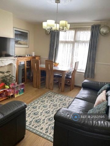 2 bedroom end of terrace house to rent - Photo 5