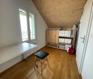 Möblierte 3.5-Zimmer-Dachwohnung mit traumhafter Bergsicht - Photo 6