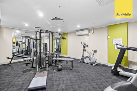 ONE BEDROOM SUN-DRENCHED NORTHEAST CORNER - Photo 2