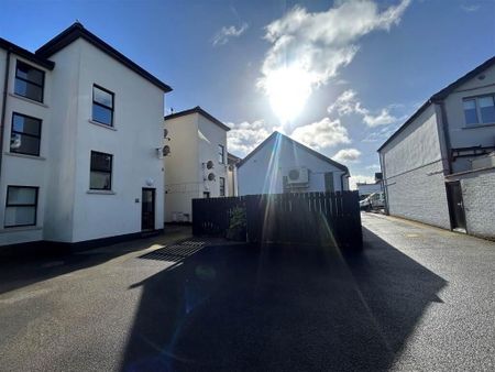 Flat 7 Helen's Way, 1 Station Square, Helen's Bay, BT19 1TN - Photo 2
