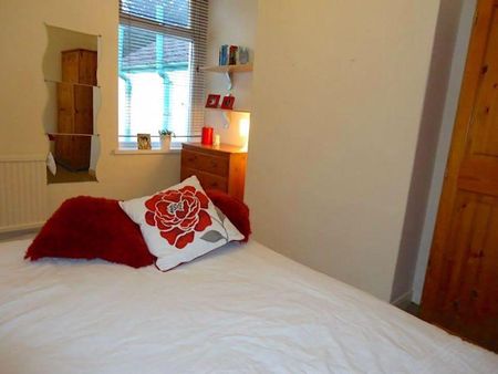 3 bedroom terraced house to rent - Photo 4