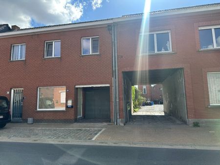 Knusse gezinswoning met 3 slaapkamers en garage - Photo 2