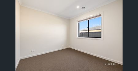 Exquisite Family Home in Minta Estate, Berwick - Photo 3