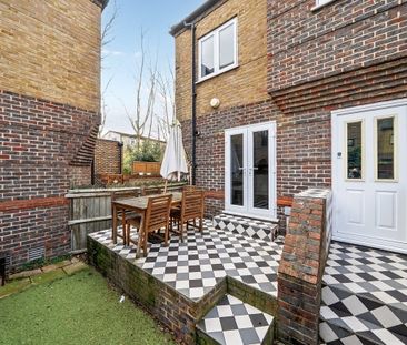 2 bedroom end of terrace house to rent - Photo 1