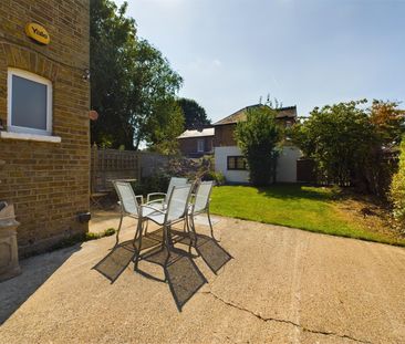 Thornbury Road, Isleworth - 1 bedroomProperty for lettings - Chasebuchanan - Photo 1