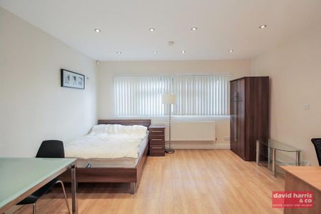 Studio to rent - Photo 2