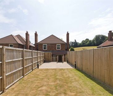 A stunning four bedroom semi-detached house set across three floors... - Photo 1