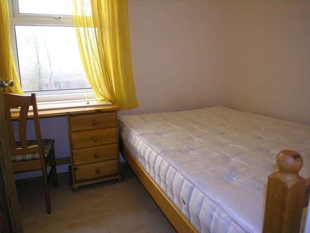 Bedroom Flat In Winton, BH9 - Photo 5