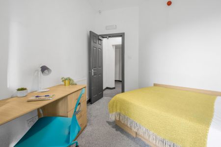 15 HYDE PARK TERRACE Leeds - LS6 1BJ - Photo 5