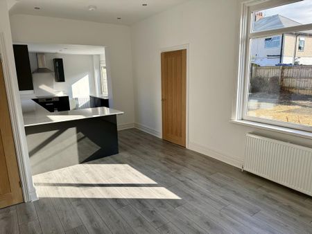 3 bedroom semi-detached house to rent - Photo 2