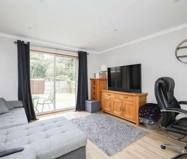 Kingslea, Horsham, RH13 - Photo 5
