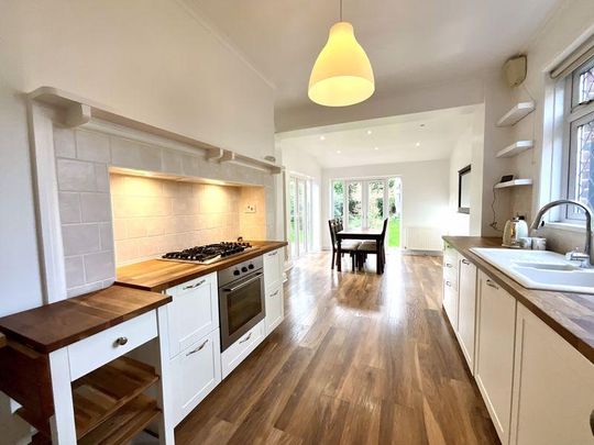 4 bedroom detached house to rent - Photo 1