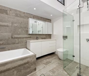 Contemporary indoor to outdoor living plus separate studio. - Photo 6