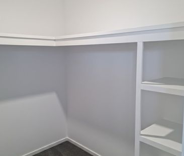 4 BEDROOM- 2 BATHROOM TOWNHOUSE WITH DUCTED AIRCON - Photo 6