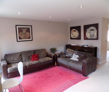 4 bedroom semi-detached house to rent - Photo 2