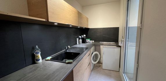 Location Appartement 1 pièce 36m² LYON 3ème - Photo 2