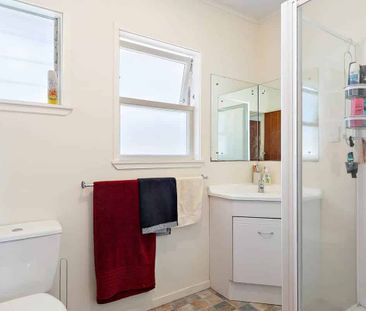 Sunny 2-Bedroom Brick & Tile Home in Glenfield - Photo 5