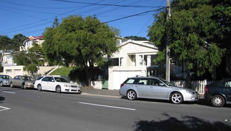 Spacious Family Home - Photo 4