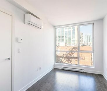 1239 Rue Drummond - Photo 1