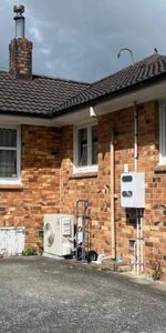 Spacious Three Bedroom Property in New Lynn - Photo 4