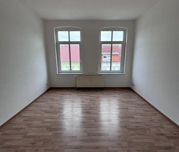Schöne 2-Zimmer-Wohnung mit Einbauküche und Tageslichtbad in zentra... - Foto 2