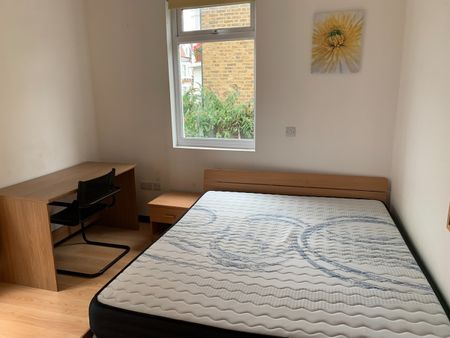 3 Bed Flat, Shorrolds Road, SW6 - Photo 5