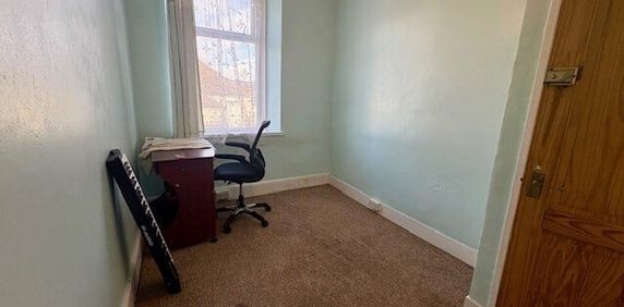 Laira Street, PLYMOUTH - Photo 2