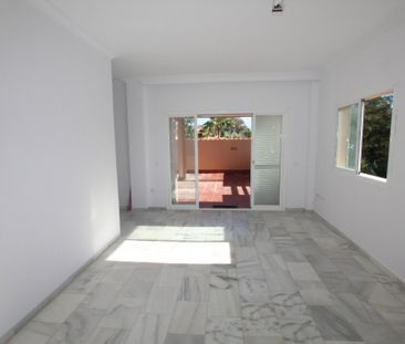 Long term rent, 1 bed penthouse in Carib Playa, Marbella, 2 baths, ... - Photo 5