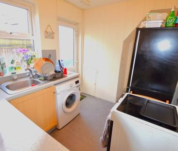 3 Bedroom End Terrace Available Now - Photo 6
