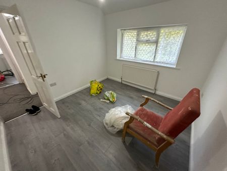 4 Bed End Terrace, Berrandale Road, B36 - Photo 2