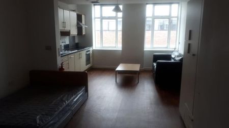 Studio to rent - Photo 2