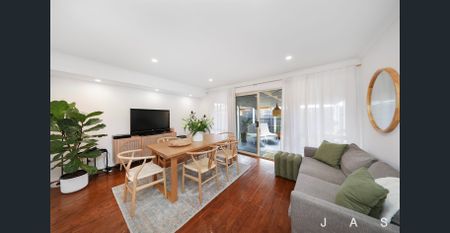 Renovated Style, Spacious Living & Outdoor Entertaining - Photo 5
