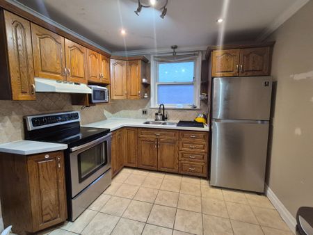 For Lease - 164 Central Park Boulevard, Oshawa, Ontario - Photo 4